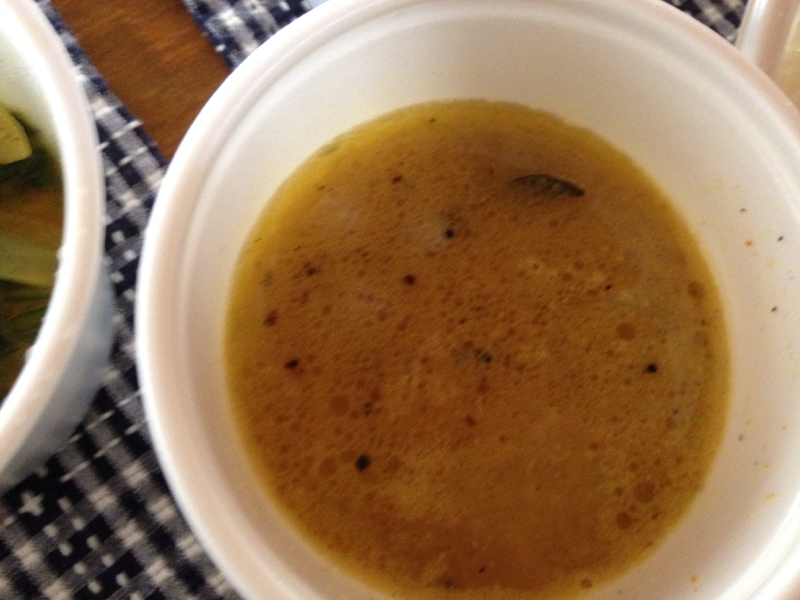 レンズ豆とたまねぎのココナッツカレースープ。