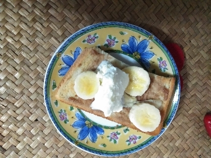 朝食に～♪
マロンクリームで
甘いものだらけでほっこり
癒されました(@_@)
又食べたくなりました(笑）