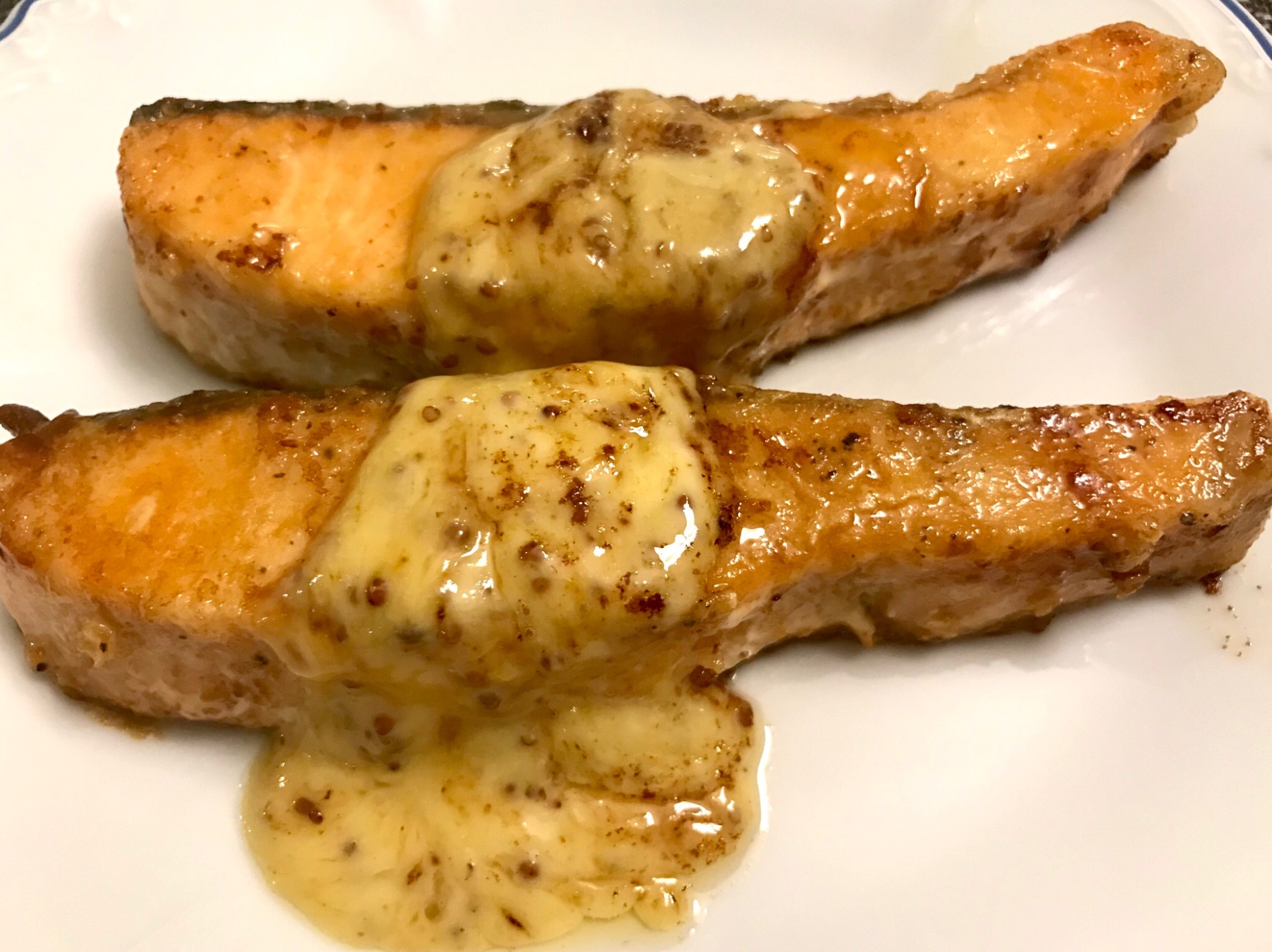 簡単絶品!サーモンのムニエル( ^ω^ )