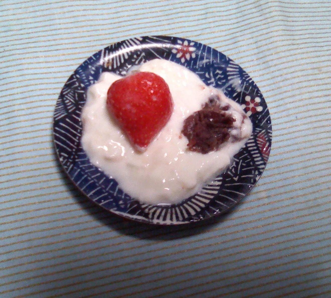 イチゴとつぶあんヨーグルト