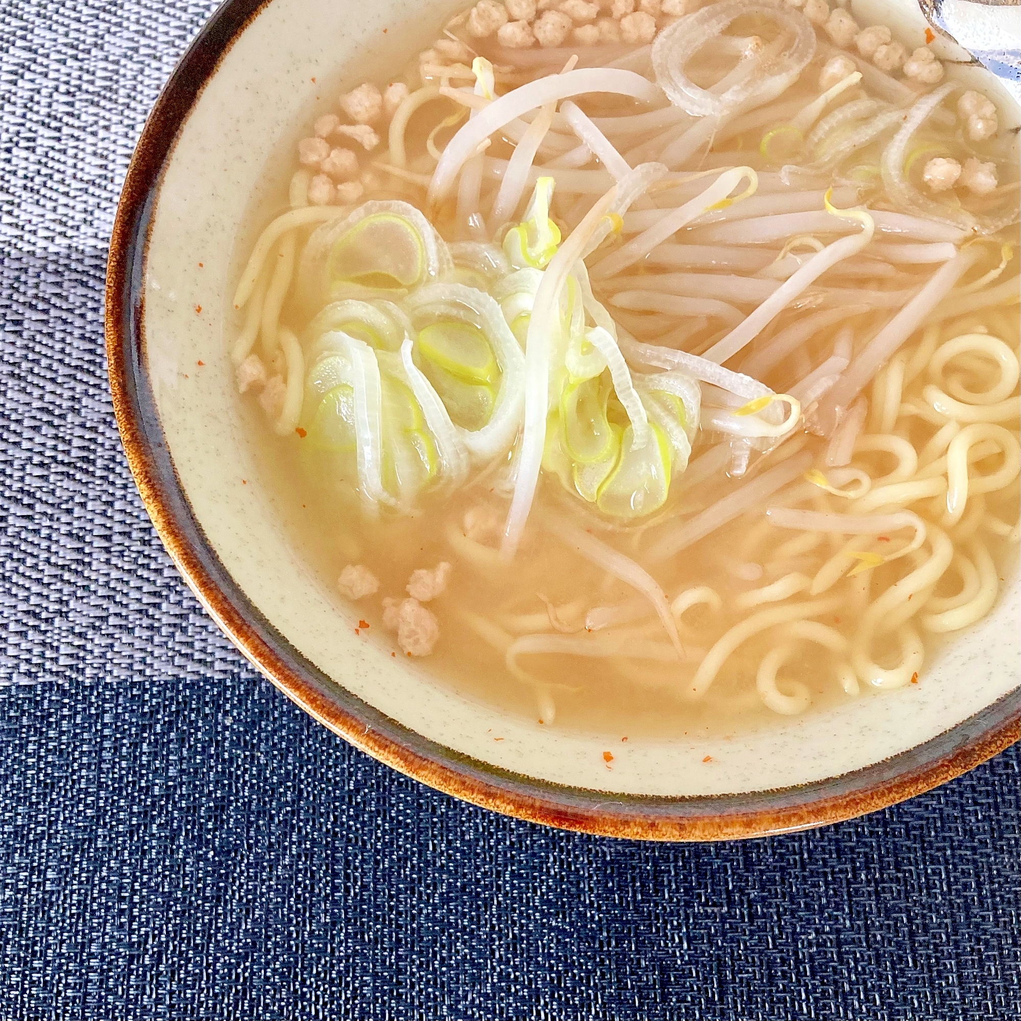 こんにゃく麺で カロリー糖質控えめな辛みそラーメン