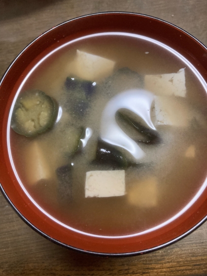 ナスと豆腐の味噌汁