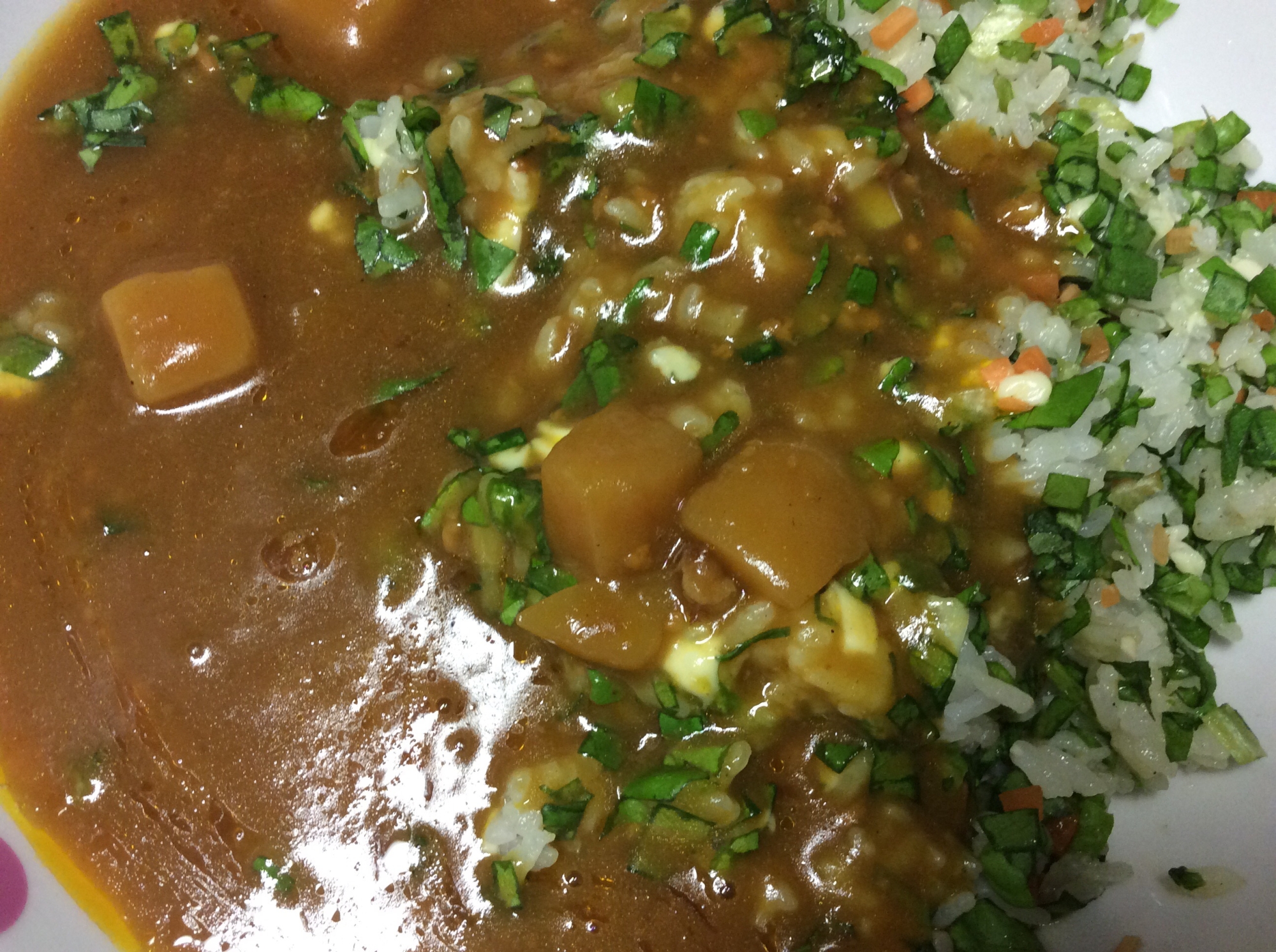 人参サラダ菜チーズご飯のカレー乗せ