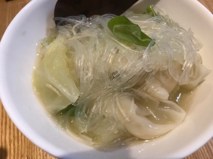 冷凍餃子で簡単♪餃子鍋