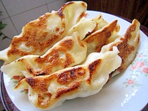 水餃子が残ったら 二日目の焼き餃子 レシピ 作り方 By はかせ55 楽天レシピ