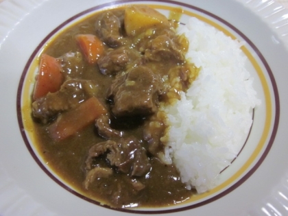 久しぶりに牛肉カレーを食べたよ＾＾
隠し味の醤油がきいたのか、大変旨かったです
相方大満足でお変わりしてました
ビーフカレーは美味しいね、ごちそうさまでした＾＾