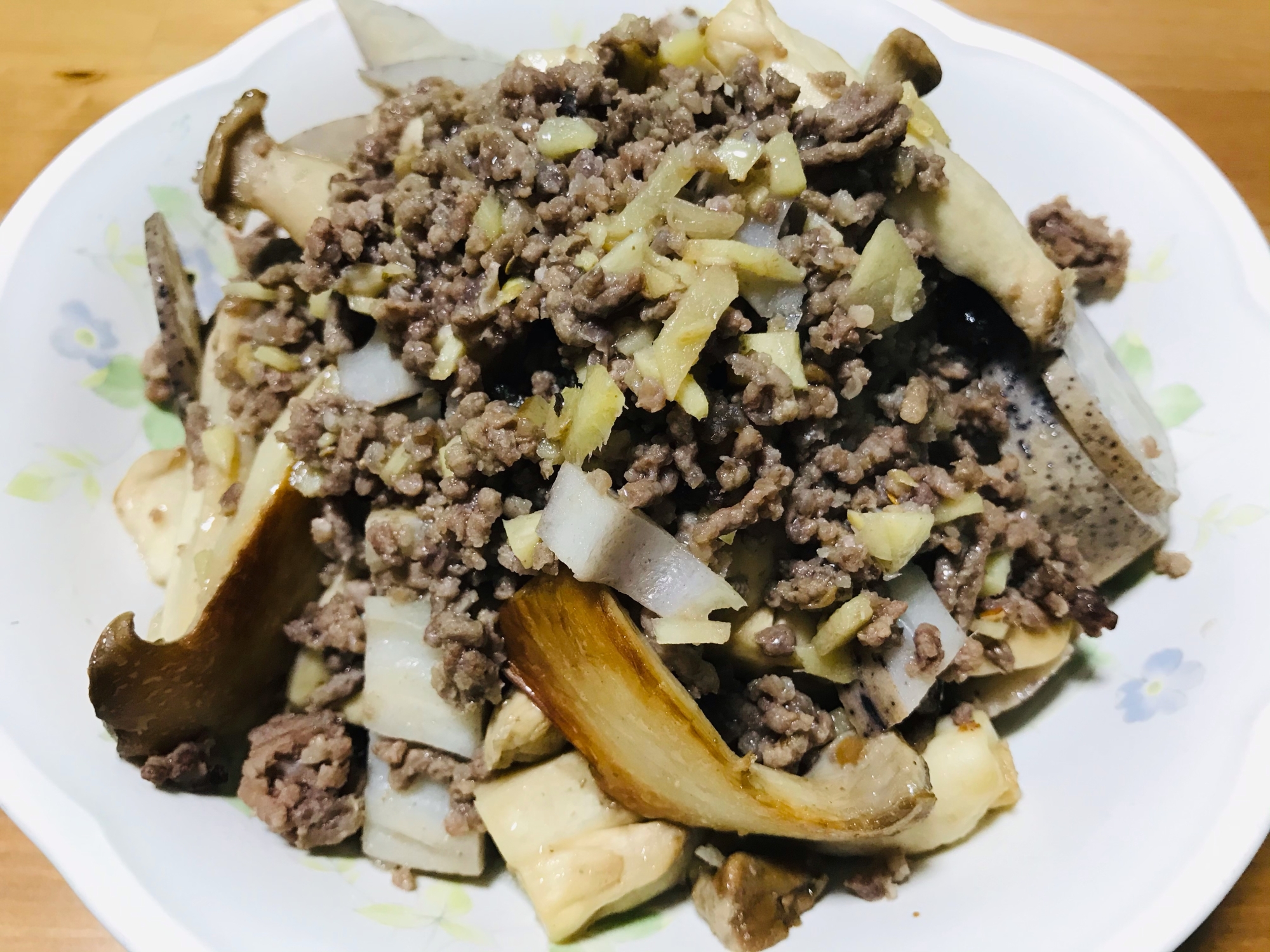 【食感◎】エリンギとレンコンの牛ひき肉炒め