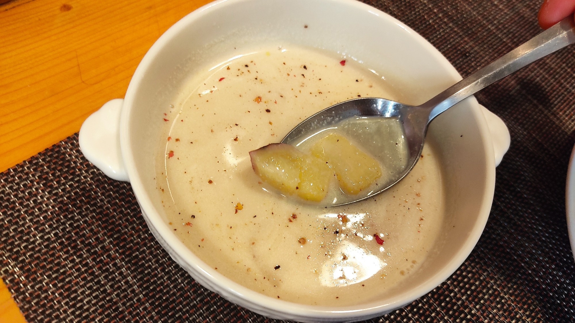 残ったホワイトソースで簡単！さつま芋の豆乳スープ
