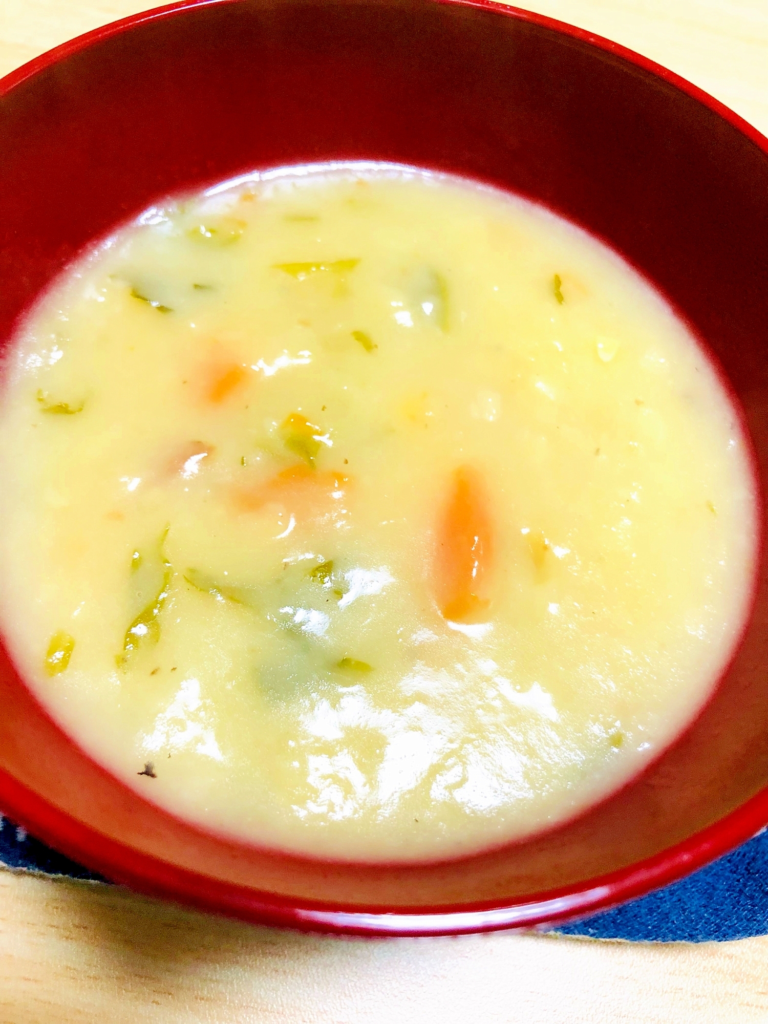 シチューの素をプラスして、簡単スープ