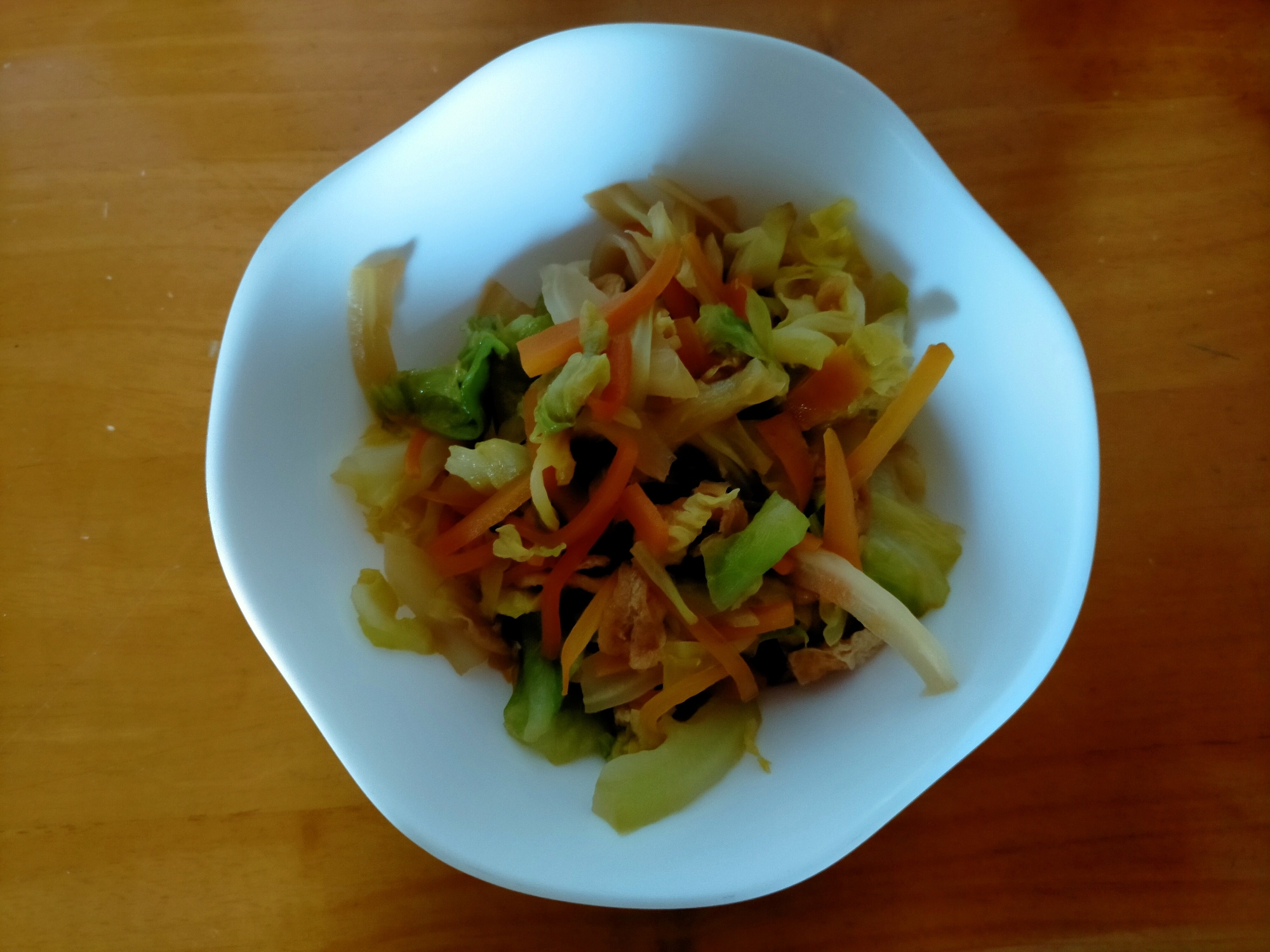 キャベツと人参と油揚げ炒め