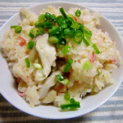 手軽で安い！カニカマ＆エリンギの炊き込みご飯♪