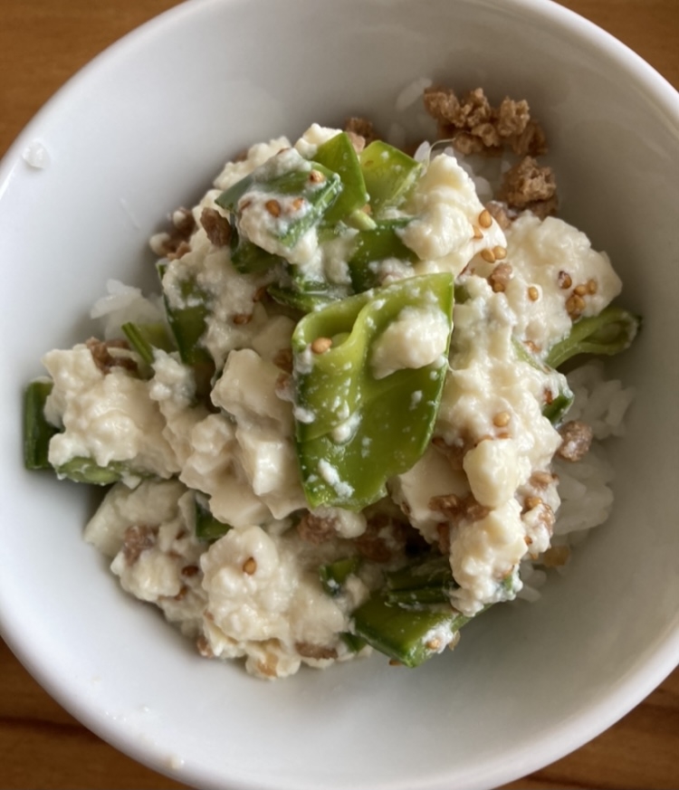 モロッコインゲンと大豆ミートの豆腐丼