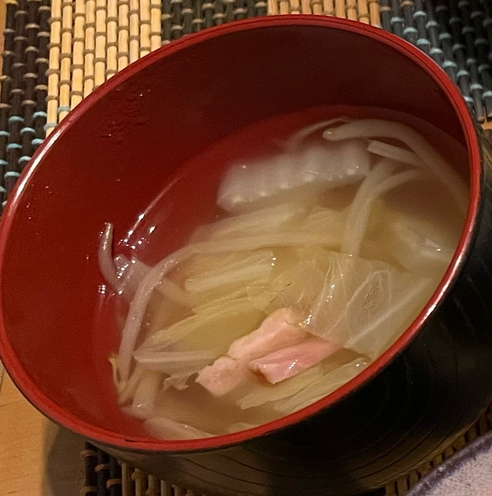 もやしと白菜とベーコンのスープ