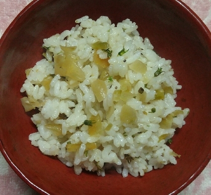 大葉がなかったので、紫蘇の実の塩漬けを少し入れてみました(*^^*)レシピありがとうございます。