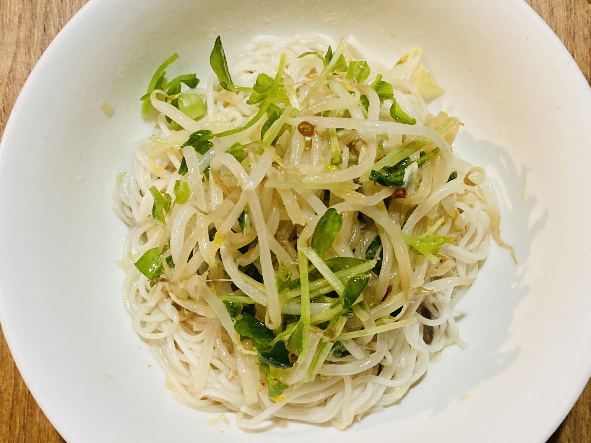 もやしと豆苗のピリ辛そうめん