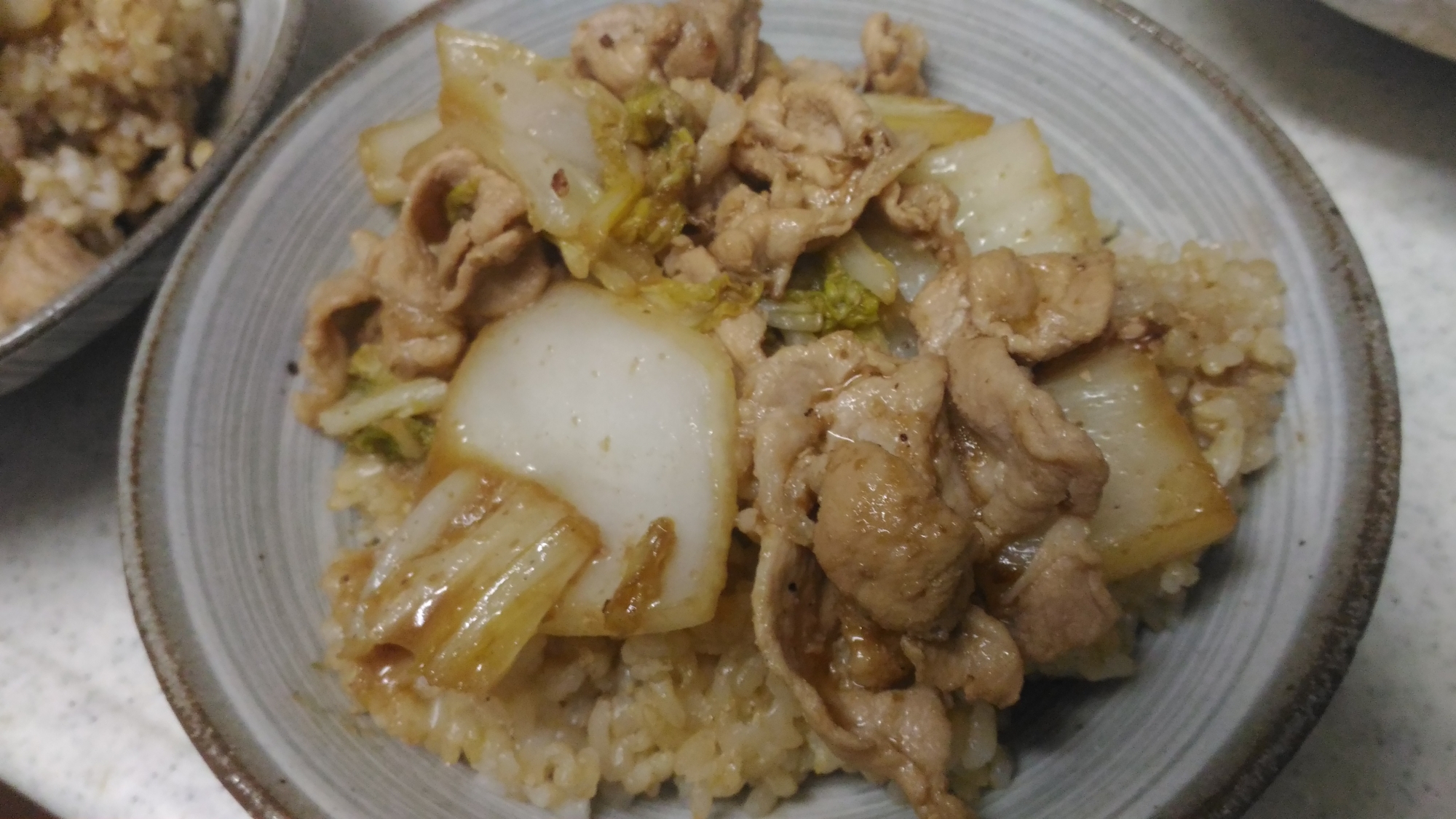 白菜と豚肉の生姜＆ニンニク甘辛丼