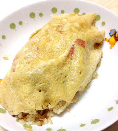 炊き込みご飯でカニカマ入り和風オムライス