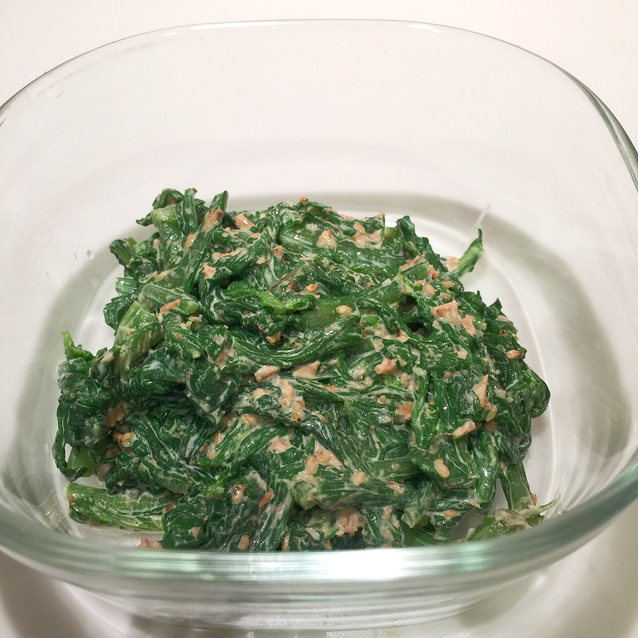 子供も大好きな味に!春菊の胡麻マヨ和え