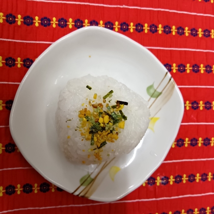 ふりかけおにぎりと味噌スープの夜食