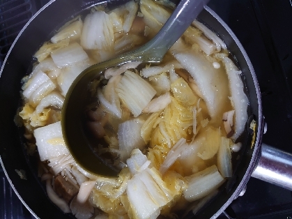 寒い日に 生姜入り白菜としめじの中華スープ