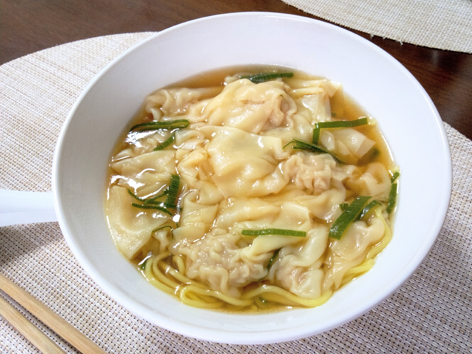 子供も喜ぶ！絶品ワンタン麺