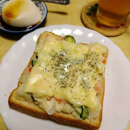 余ったポテトサラダを食パンに！ポテサラトースト
