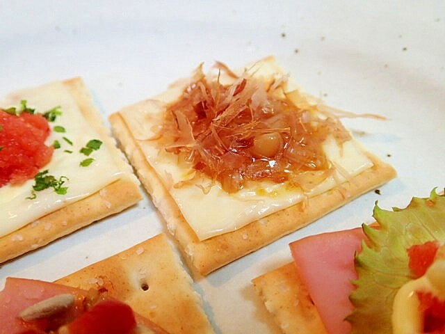 チーズとなめたけとかつお節のクラッカー レシピ 作り方 By ぷ みぃまま 楽天レシピ チーズとなめたけとかつお節のクラッカー レシピ 作り方 By ぷ みぃまま 楽天レシピ