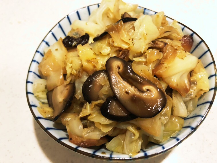 キャベツと椎茸蒸し