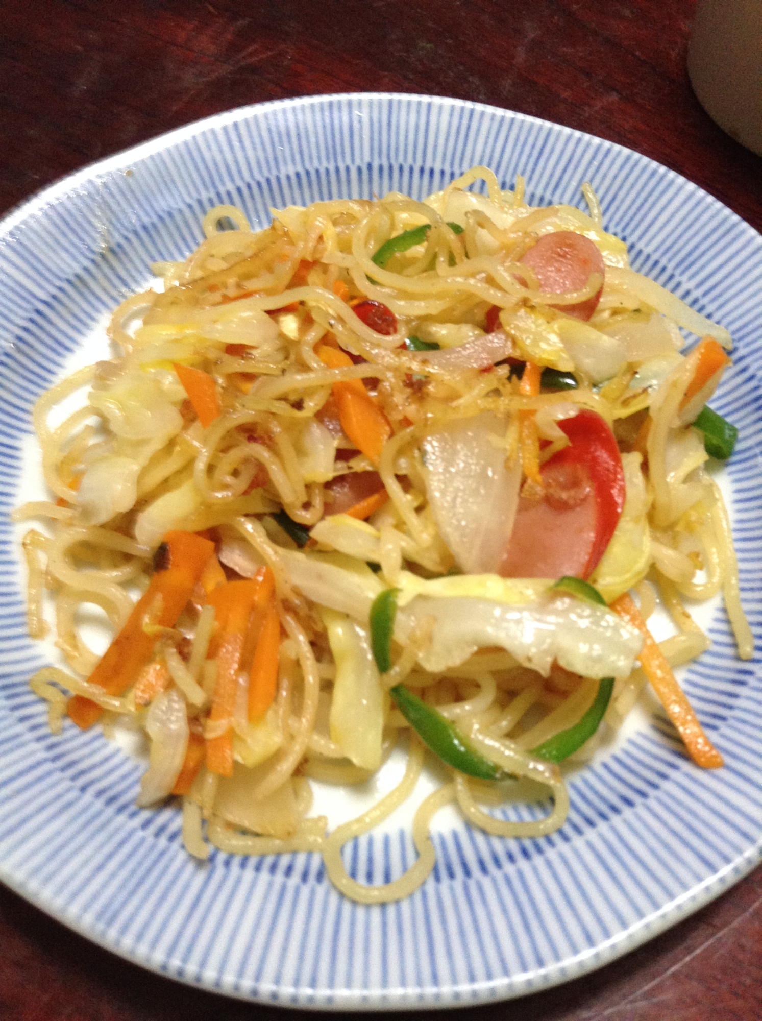 赤ウインナーと桜海老の塩焼き蕎麦