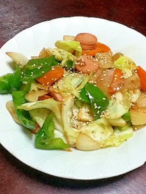 イタリアン風？　魚肉ソーセージの野菜炒め。
