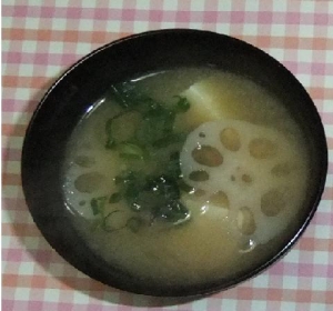 蓮根と豆腐の味噌汁