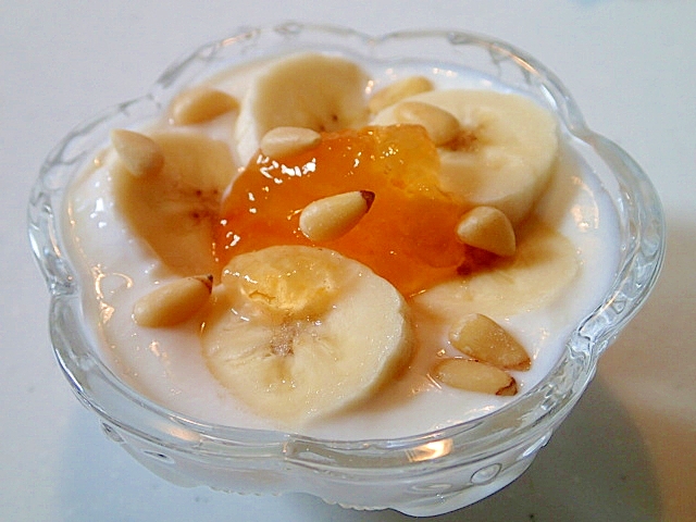 バナナと杏ジャムと松の実の美的ヨーグルト レシピ 作り方 By ぷ みぃまま 楽天レシピ バナナと杏ジャムと松の実の美的ヨーグルト レシピ 作り方 By ぷ みぃまま 楽天レシピ