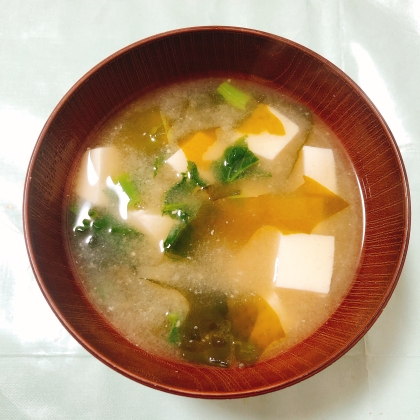 チンゲン菜と豆腐の味噌汁