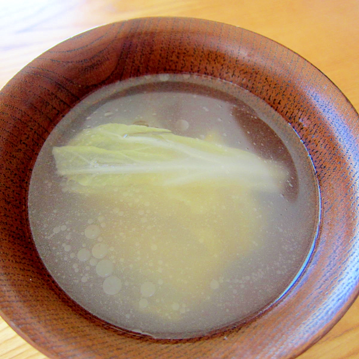 白菜と油揚げ水餃子（海老）汁