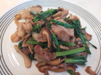 Guuママちゃん こんにちは♬.*ﾟ今日のレシピ、春菊ときのこたっぷり❣️香りも良くて シンプルな味付けでも とっても 美味しかったです✨今日も ありがと〜!!