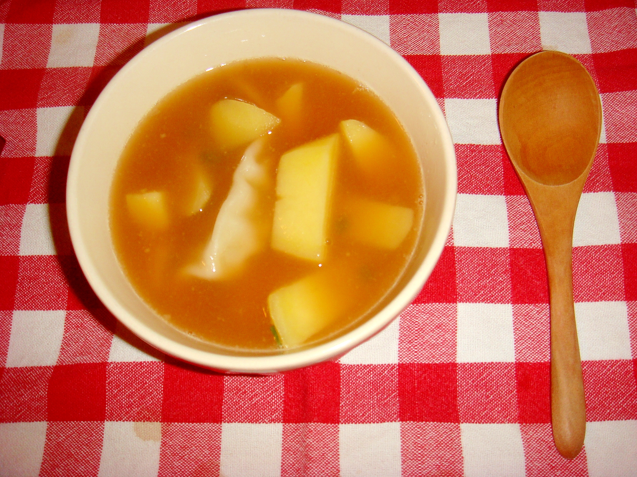 スープ餃子の素で簡単ジャガイモスープ