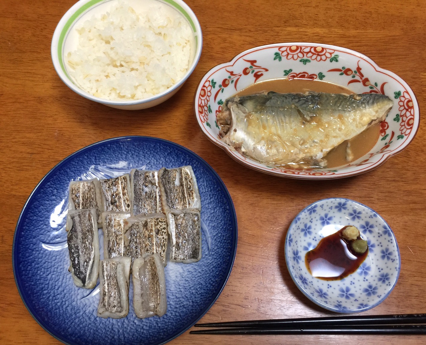 海の恵み！炙り太刀魚の刺身と鯖の味噌煮