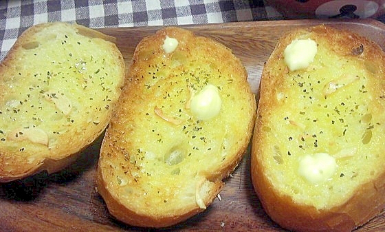 フランスパンで簡単ガーリックトースト