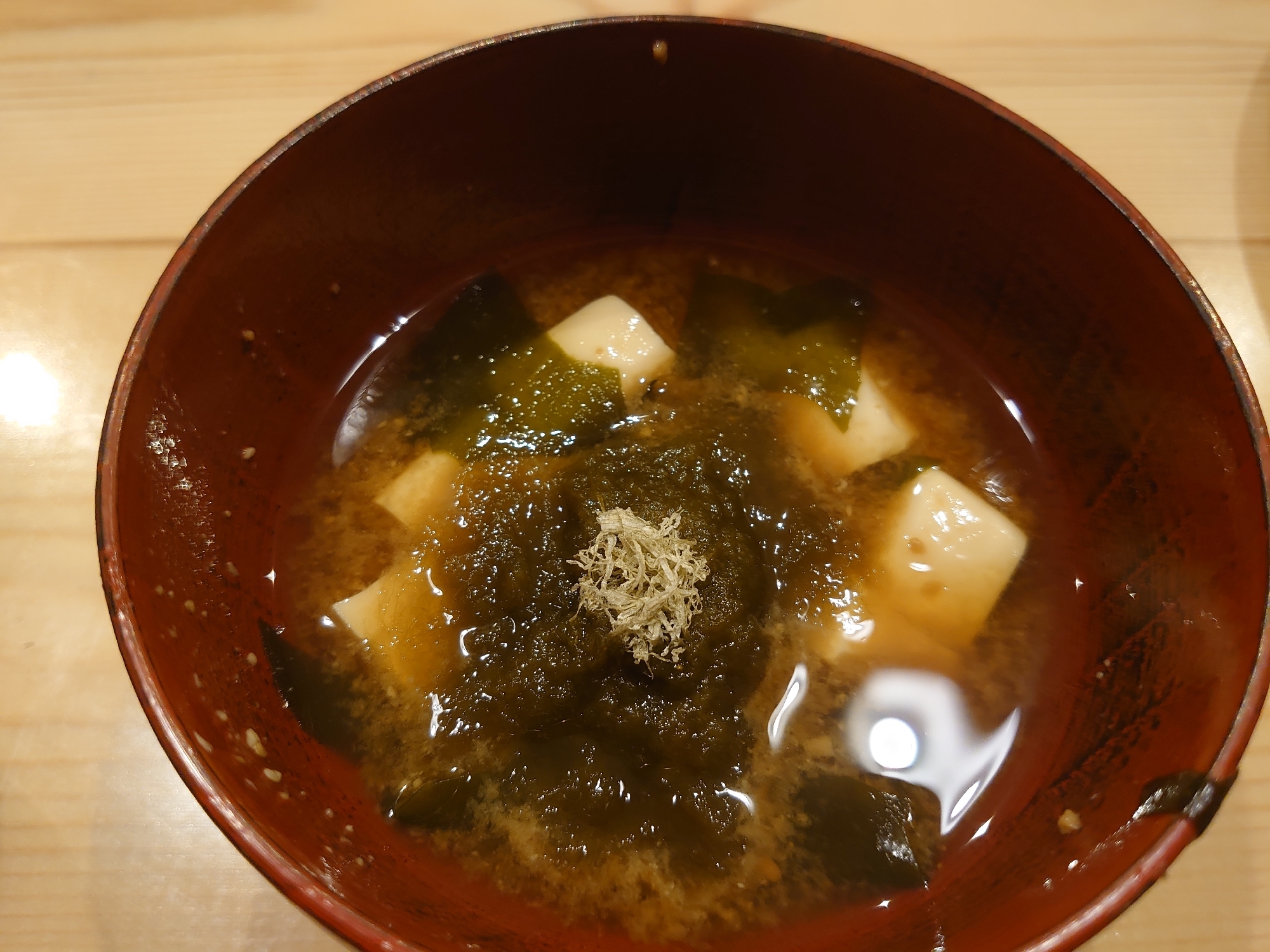 ワカメと豆腐のとろろ昆布お味噌汁