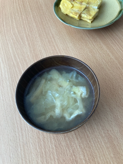 キャベツと油揚げの味噌汁