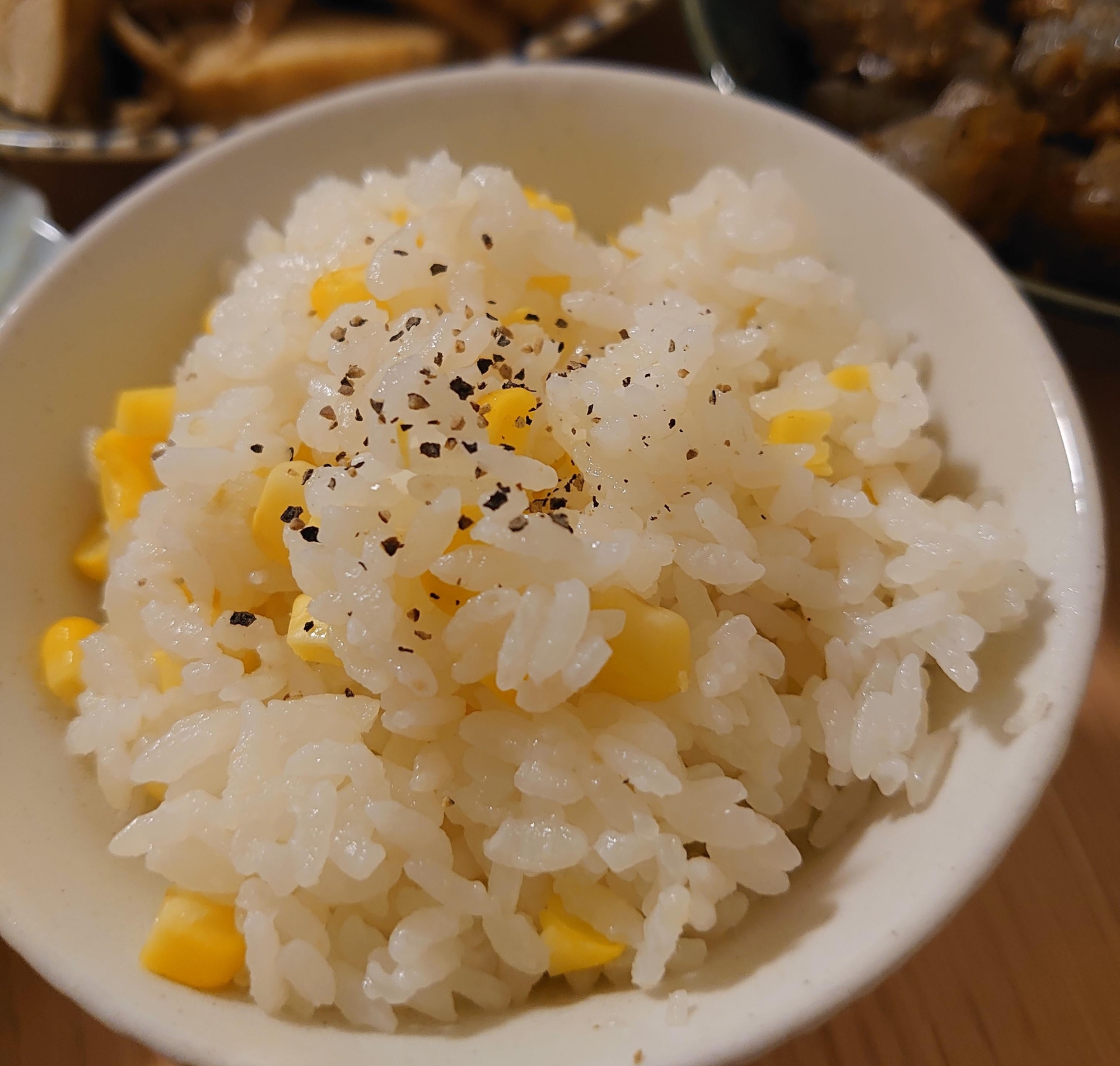 芯ごと炊いて香ばしい！シンプルなとうもろこしごはん