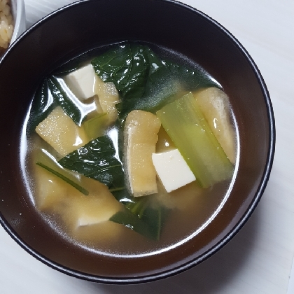 豆腐、小松菜、油揚げの味噌汁