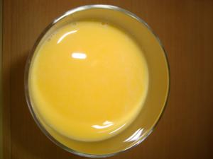 オレンジ風味のヨーグルトジュース