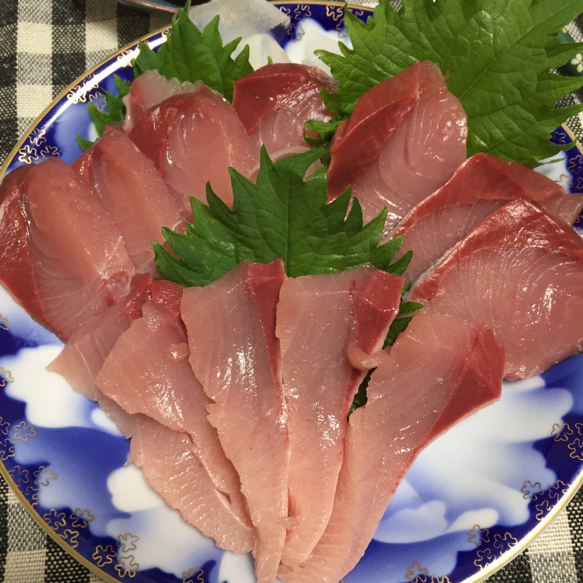 ブリ（ワラサ）のお刺身 ■ 釣魚 釣り 釣ったお魚