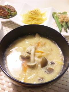 有機野菜ときのこの豆乳味噌デトックススープ