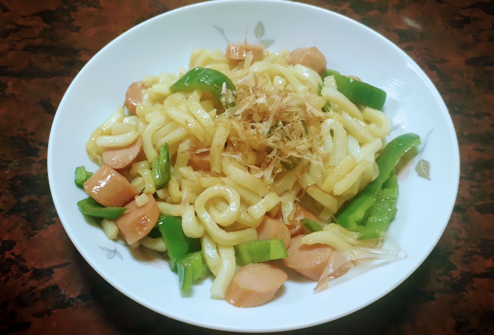 ウインナーとピーマンの焼きうどん