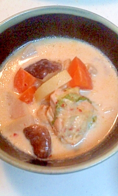 鶏と根菜のキムチ豆乳スープ