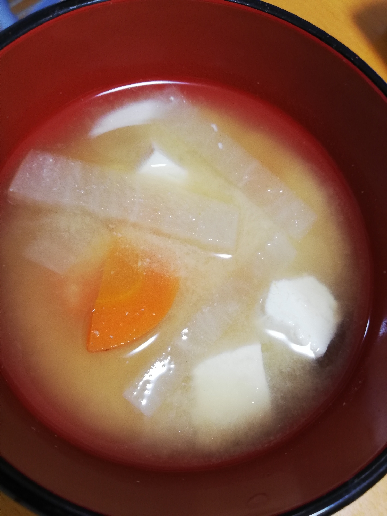 基本の味噌汁（大根、豆腐、人参）