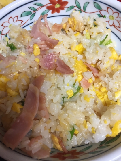 もち麦のプチプチ食感とニンニクの香りが食欲をそそりますね！簡単に美味しく作れました。ご馳走様でした。素敵なレシピありがとうございました(*^^*)