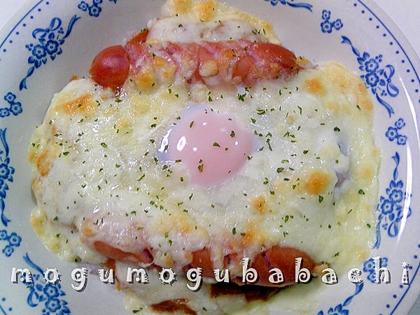 グリルで時短調理♪半熟卵とウインナーのカレードリア